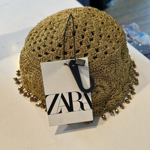 Zara crochet Beanie - Picture 2 of 6